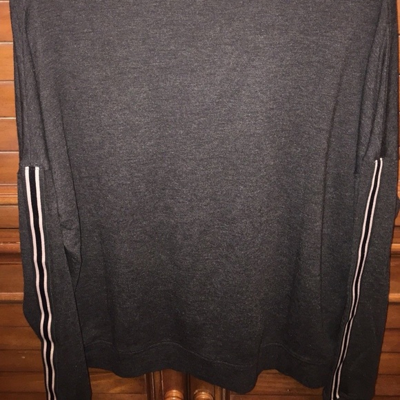 Betsey Johnson Performance Pullover Heather Gray M - Picture 4 of 4